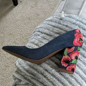 Jessica Simpson heels